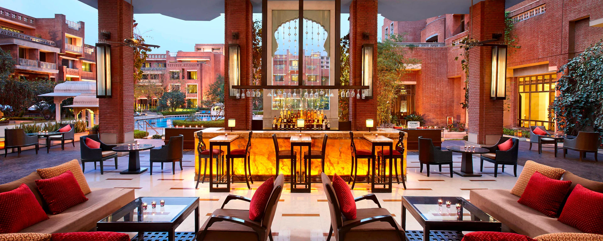 ITC Rajputana Jaipur courtyard and swimming pool