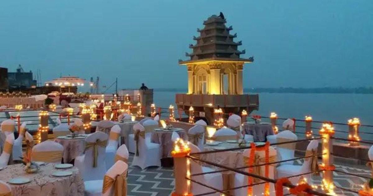 Varanasi: Morning Sunrise visit with Traditianal Breakfast